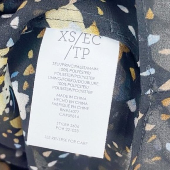 CAbi XS Navy Floral Sleeveless Blouse - Picture 5 of 5